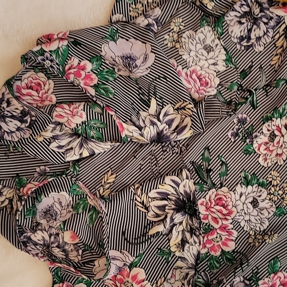 BCX Floral Stripe Top Size Medium - Picture 7 of 9